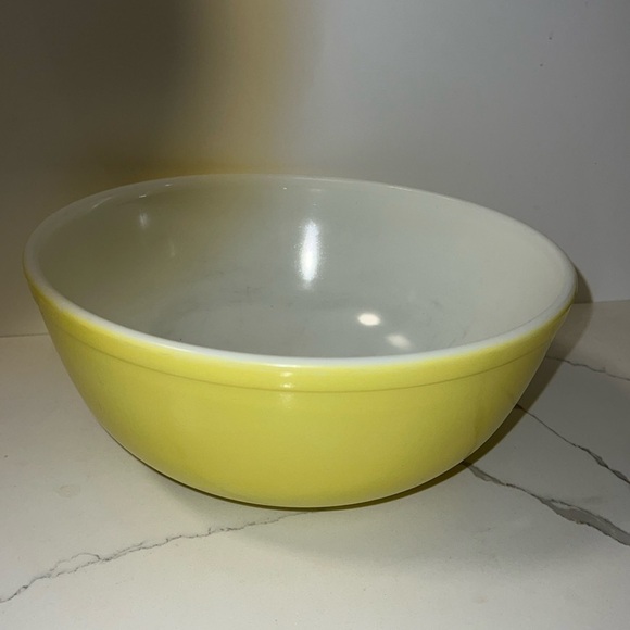 Pyrex 4L Large Yellow Primary Bowl - Picture 1 of 3